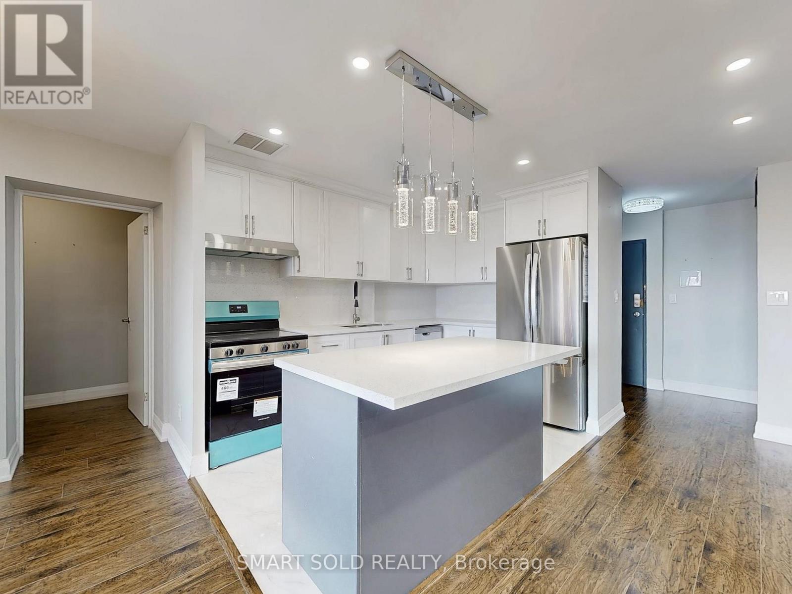 Property at 212 - 3025 THE CREDIT WOODLANDS image 4