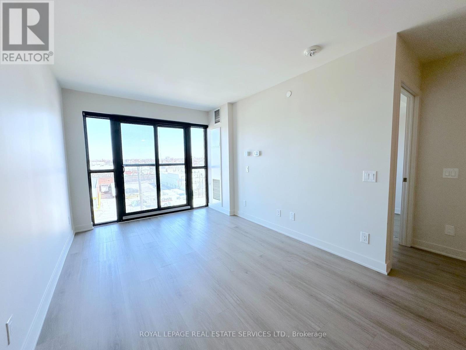 513 - 3385 Dundas Street W, Toronto, Ontario  M6S 2S2 - Photo 4 - W12071084