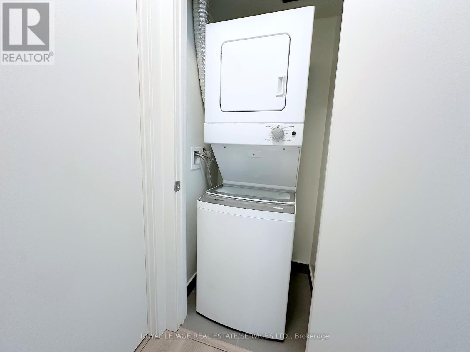 415 - 3385 Dundas Street W, Toronto, Ontario  M6S 2S2 - Photo 11 - W12071096
