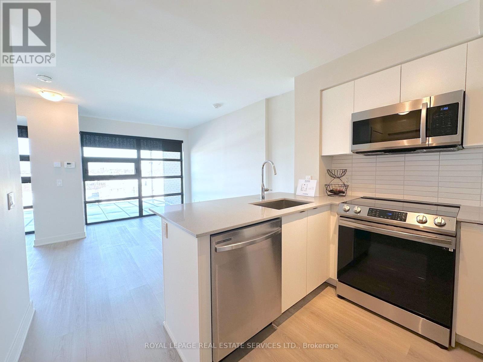 415 - 3385 Dundas Street W, Toronto, Ontario  M6S 2S2 - Photo 2 - W12071096