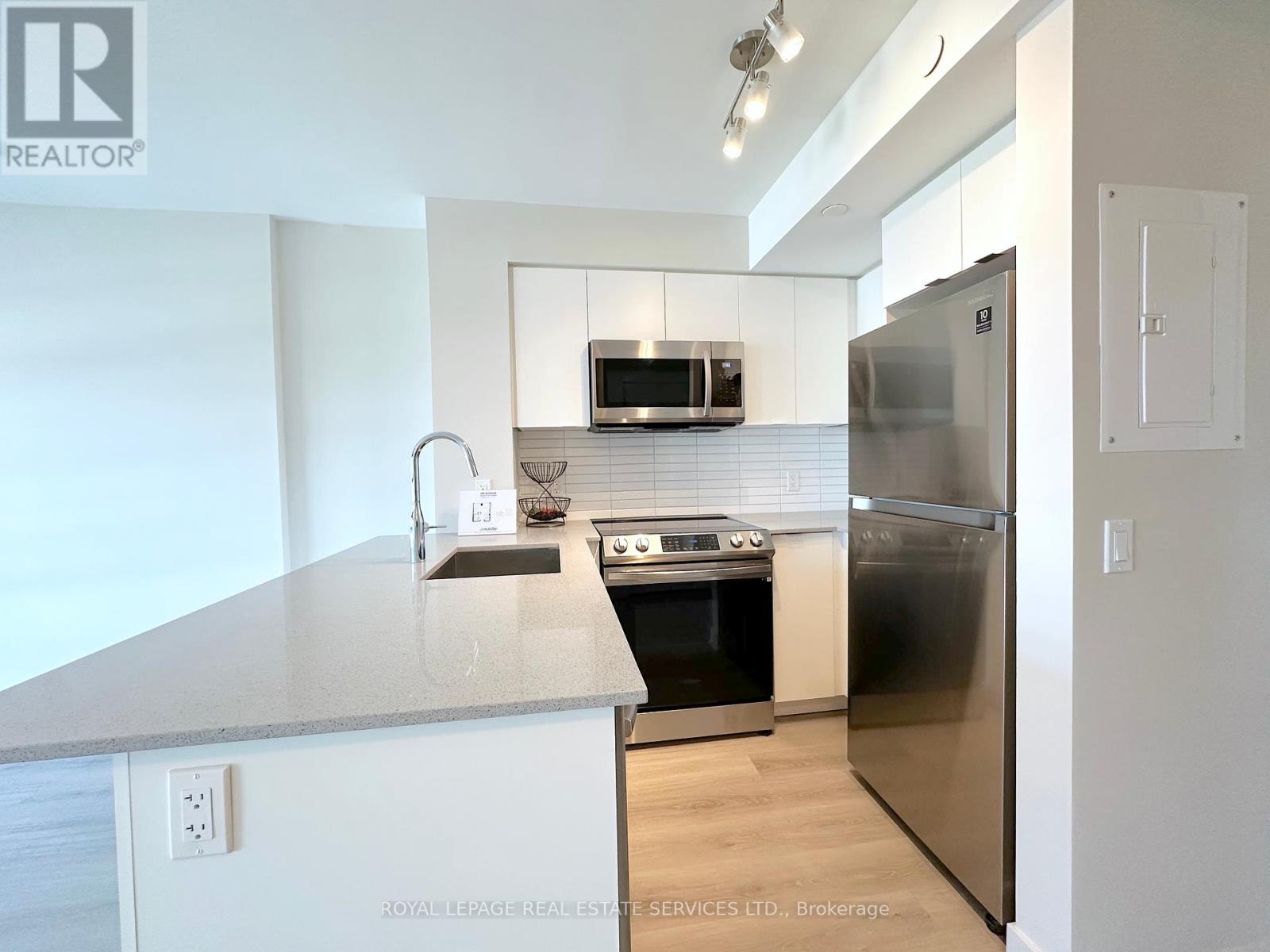 415 - 3385 Dundas Street W, Toronto, Ontario  M6S 2S2 - Photo 3 - W12071096