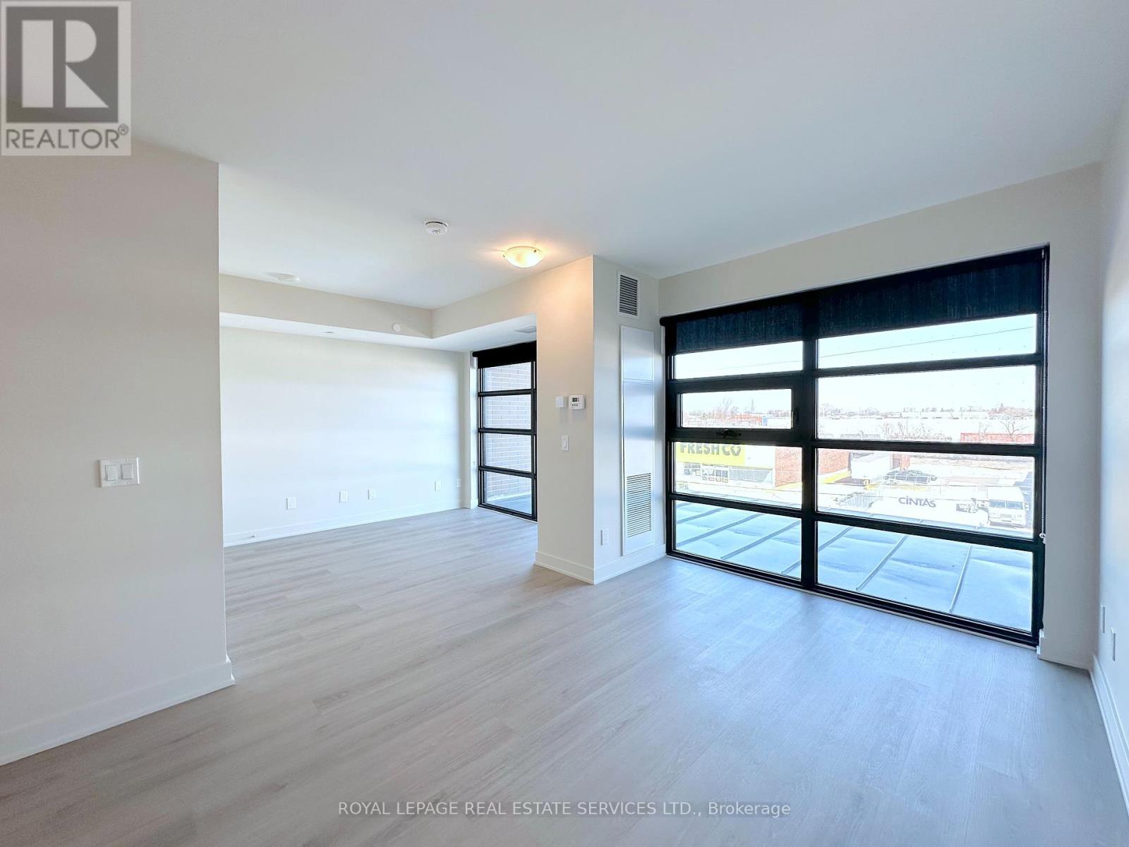 415 - 3385 Dundas Street W, Toronto, Ontario  M6S 2S2 - Photo 4 - W12071096