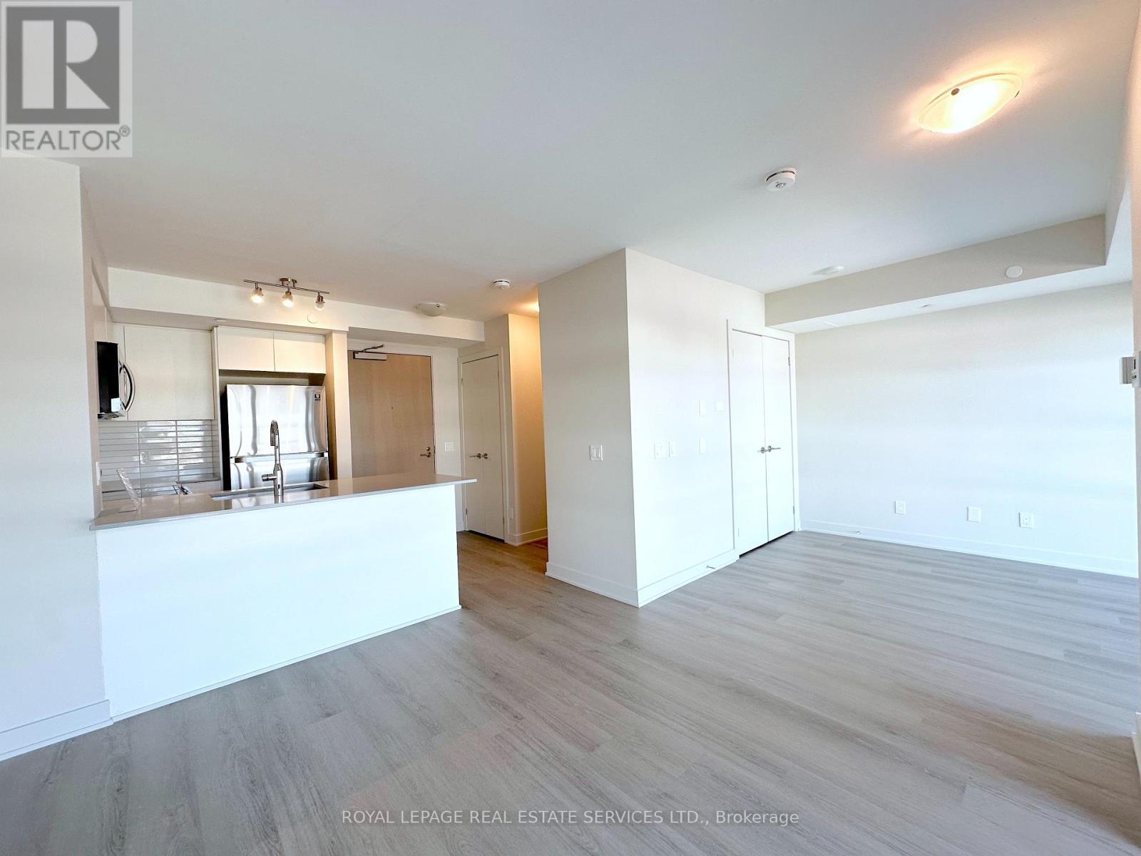 415 - 3385 Dundas Street W, Toronto, Ontario  M6S 2S2 - Photo 8 - W12071096