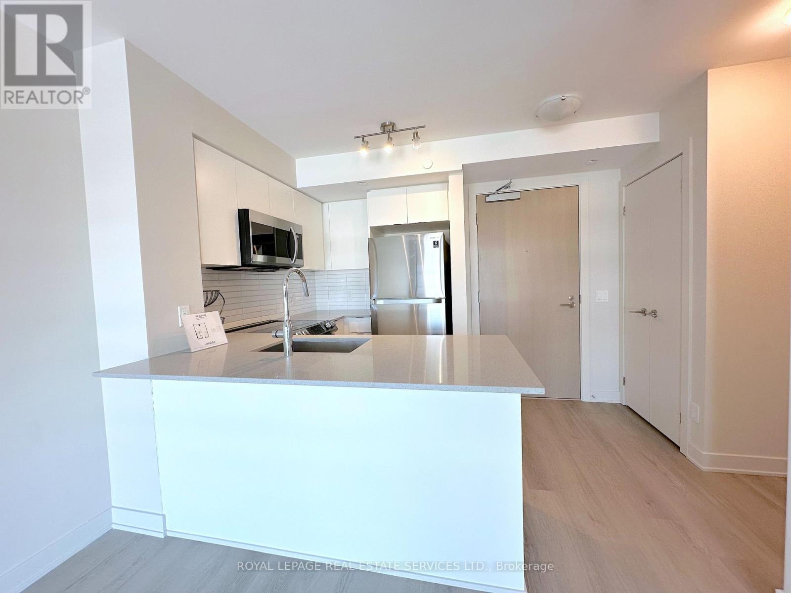 415 - 3385 Dundas Street W, Toronto, Ontario  M6S 2S2 - Photo 9 - W12071096