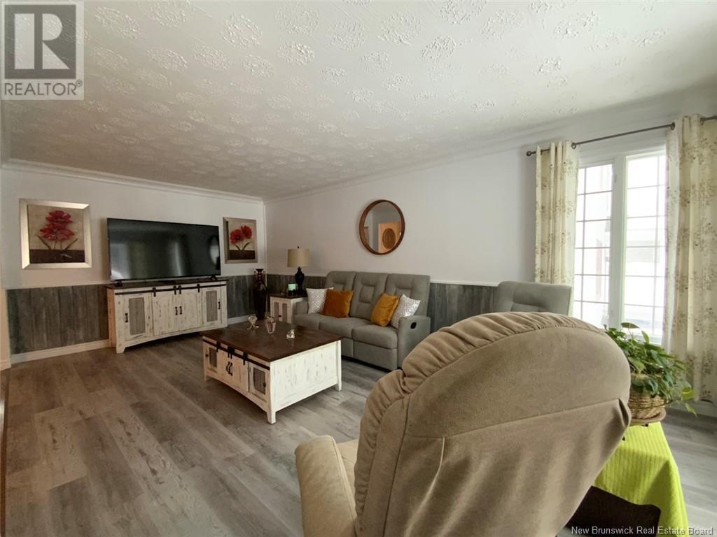 Property at 656 Saint-François Street image 4