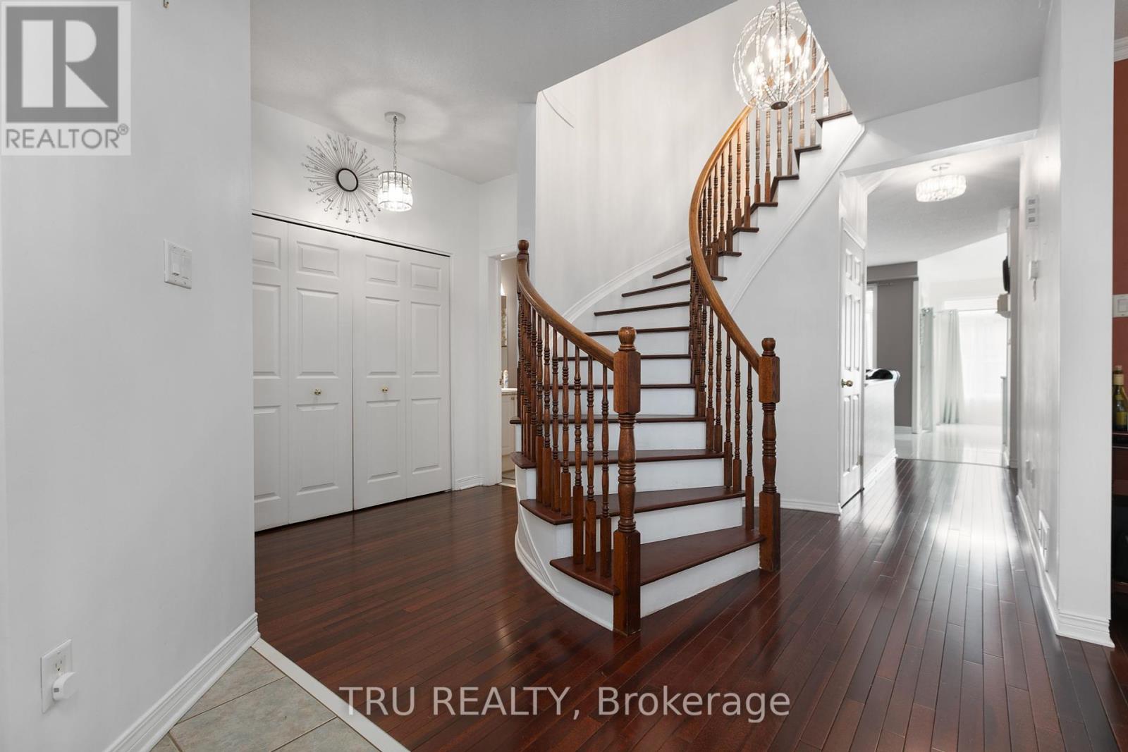 Property at 18 GANNET STREET W image 4
