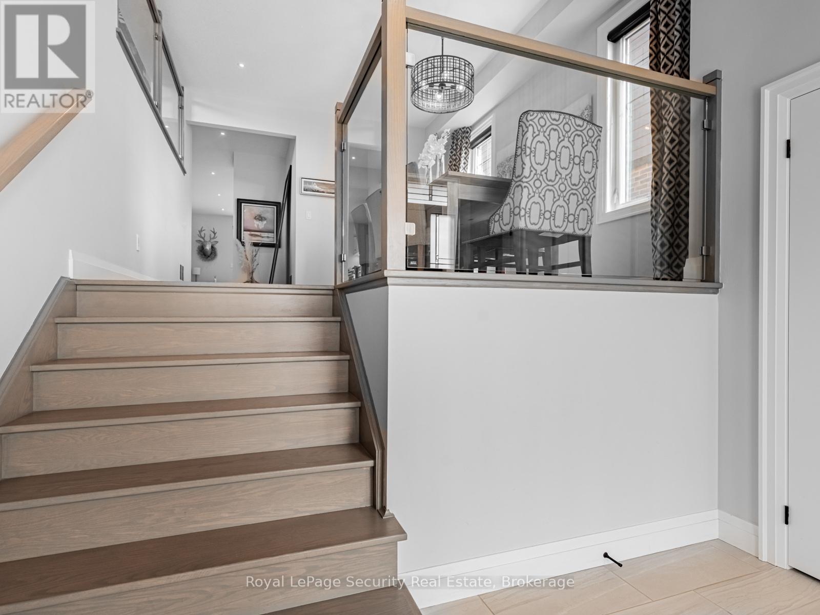 Property at 420 NORTHGLEN BOULEVARD image 4