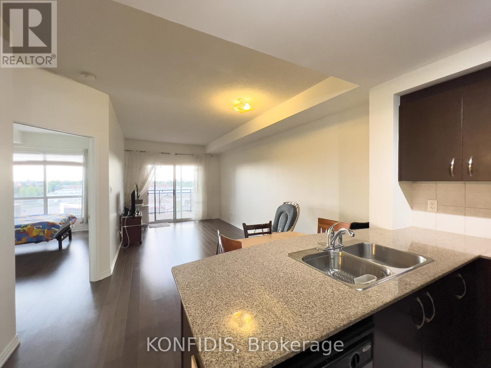 702 - 8 Maison Parc Court, Vaughan, Ontario  L4J 9K5 - Photo 3 - N12071164