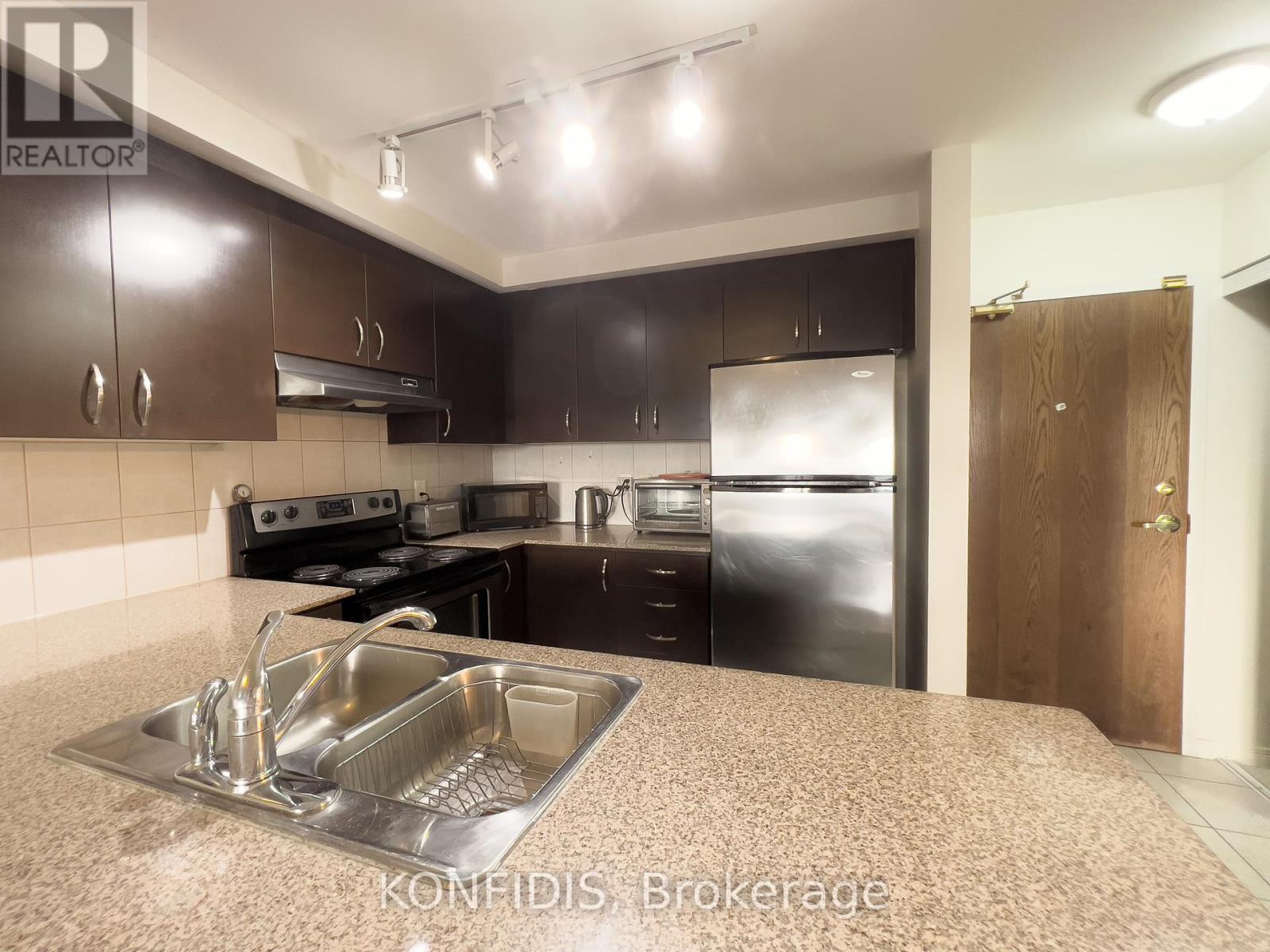 702 - 8 Maison Parc Court, Vaughan, Ontario  L4J 9K5 - Photo 4 - N12071164