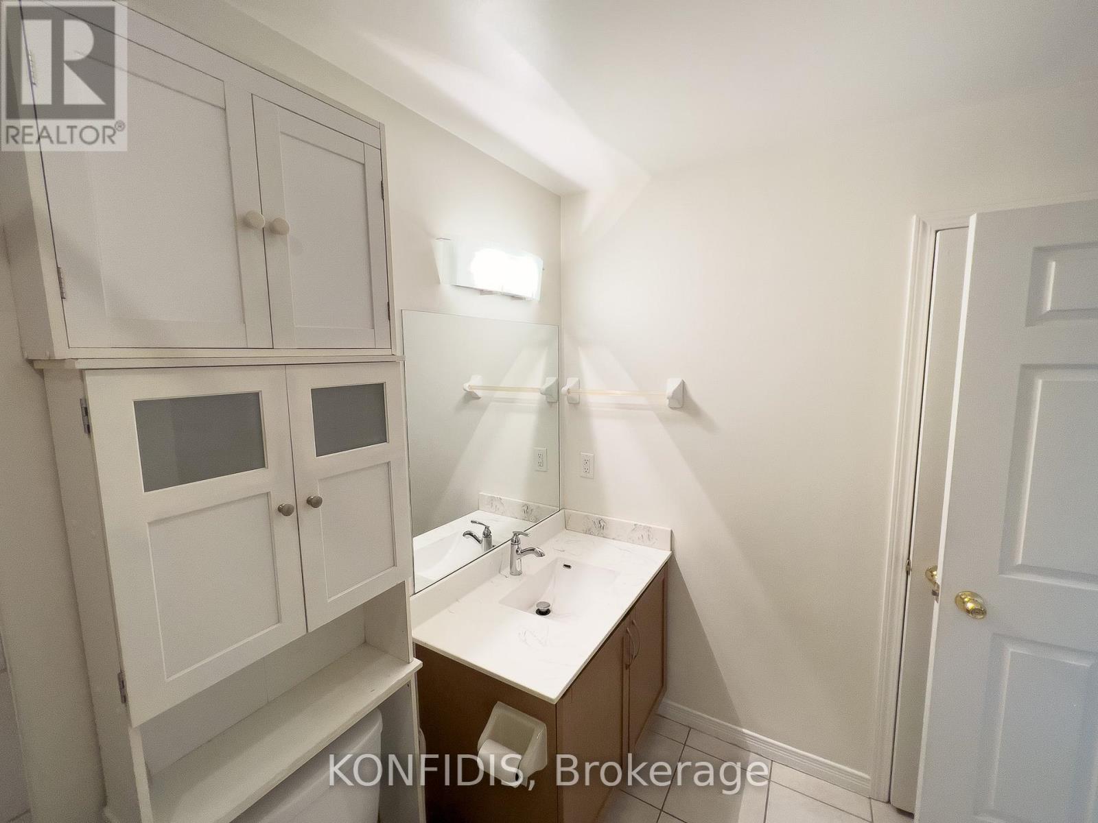 702 - 8 Maison Parc Court, Vaughan, Ontario  L4J 9K5 - Photo 8 - N12071164