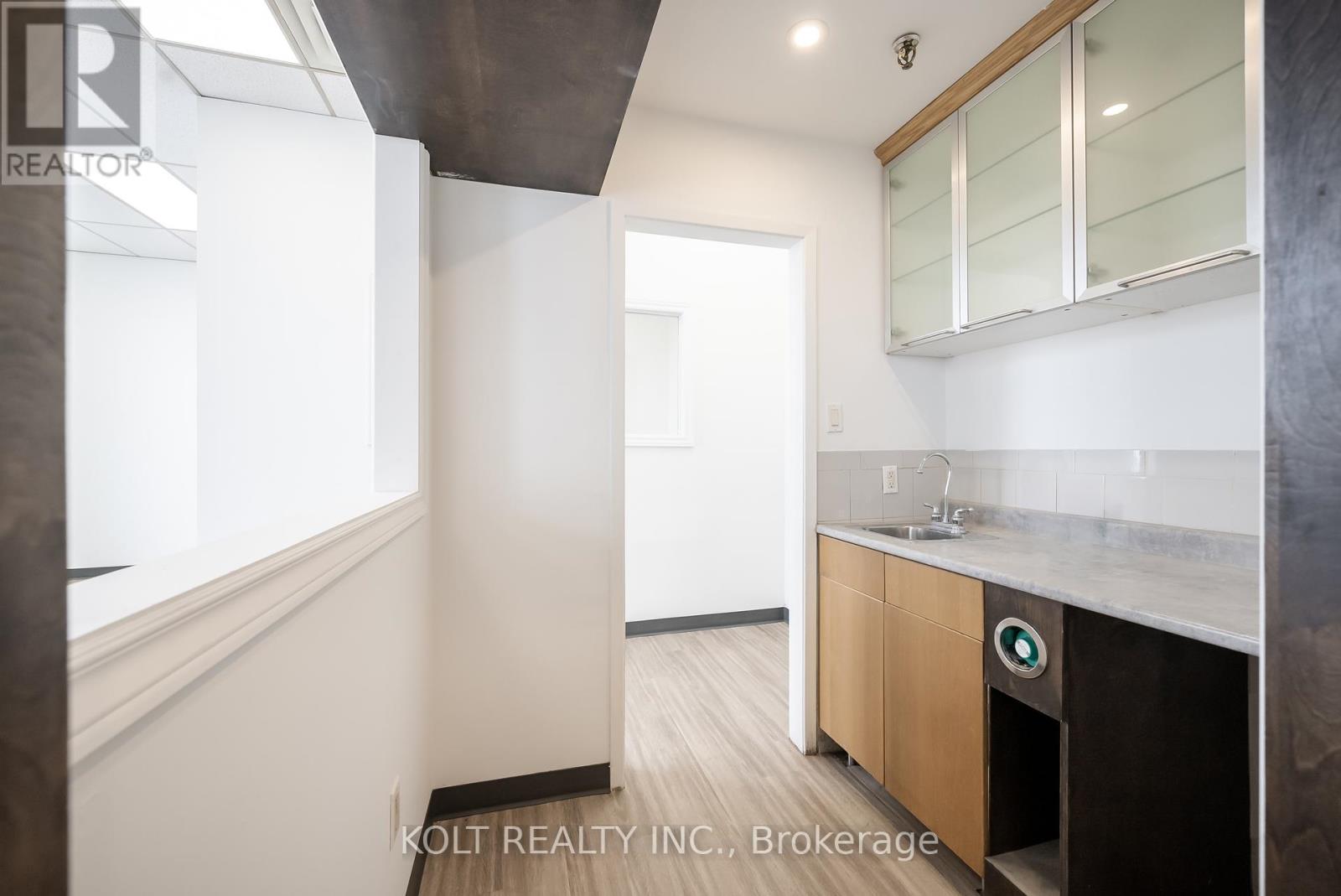 4 - 67 Westmore Drive, Toronto (West Humber-Clairville), Ontario  M9V 3Y6 - Photo 4 - W12020198