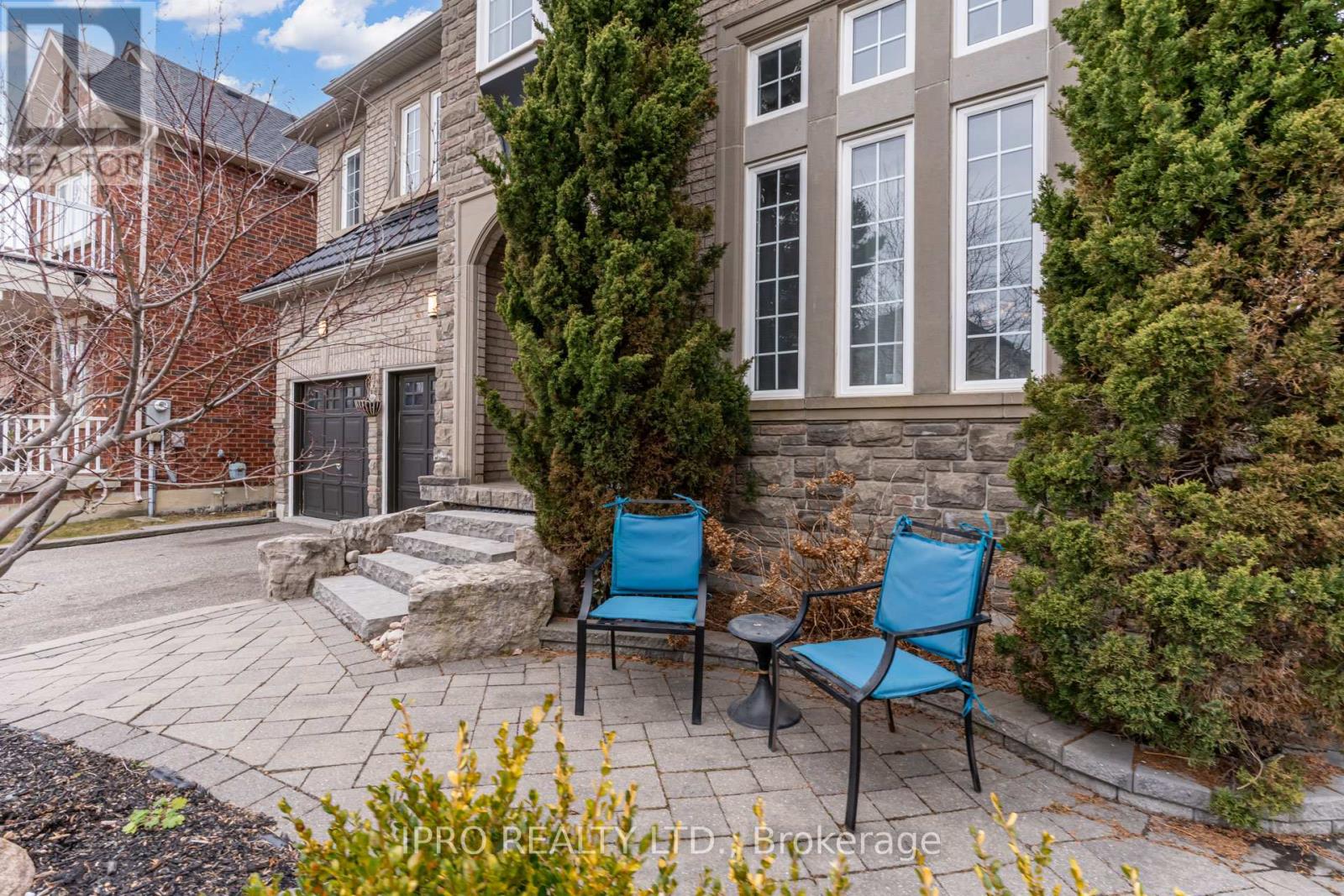 Property at 37 DONHERB CRESCENT image 4