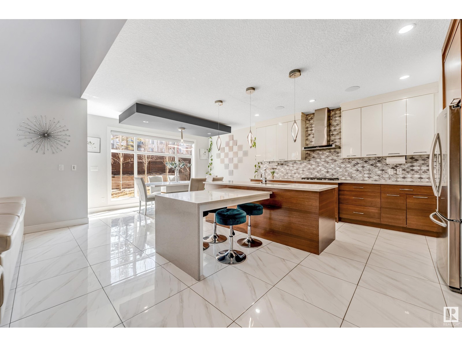 Property at 1028 WALKOWSKI PL NW image 5