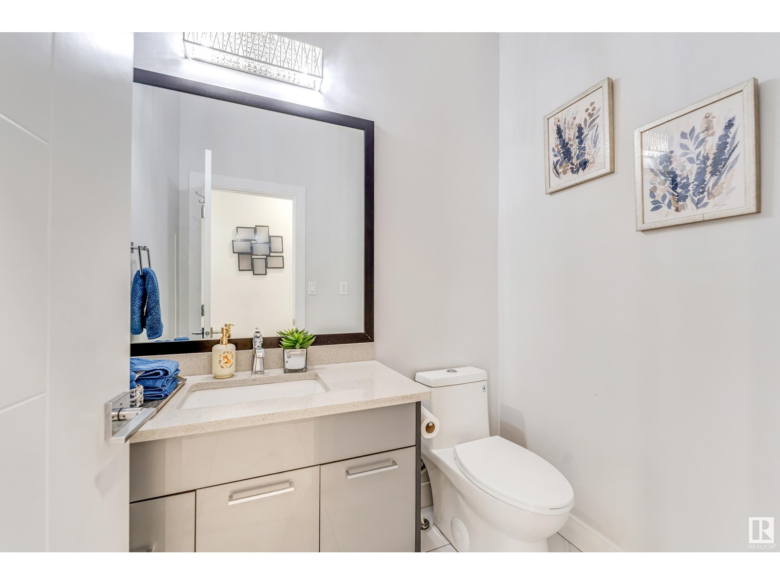 Property at 1028 WALKOWSKI PL NW image 2