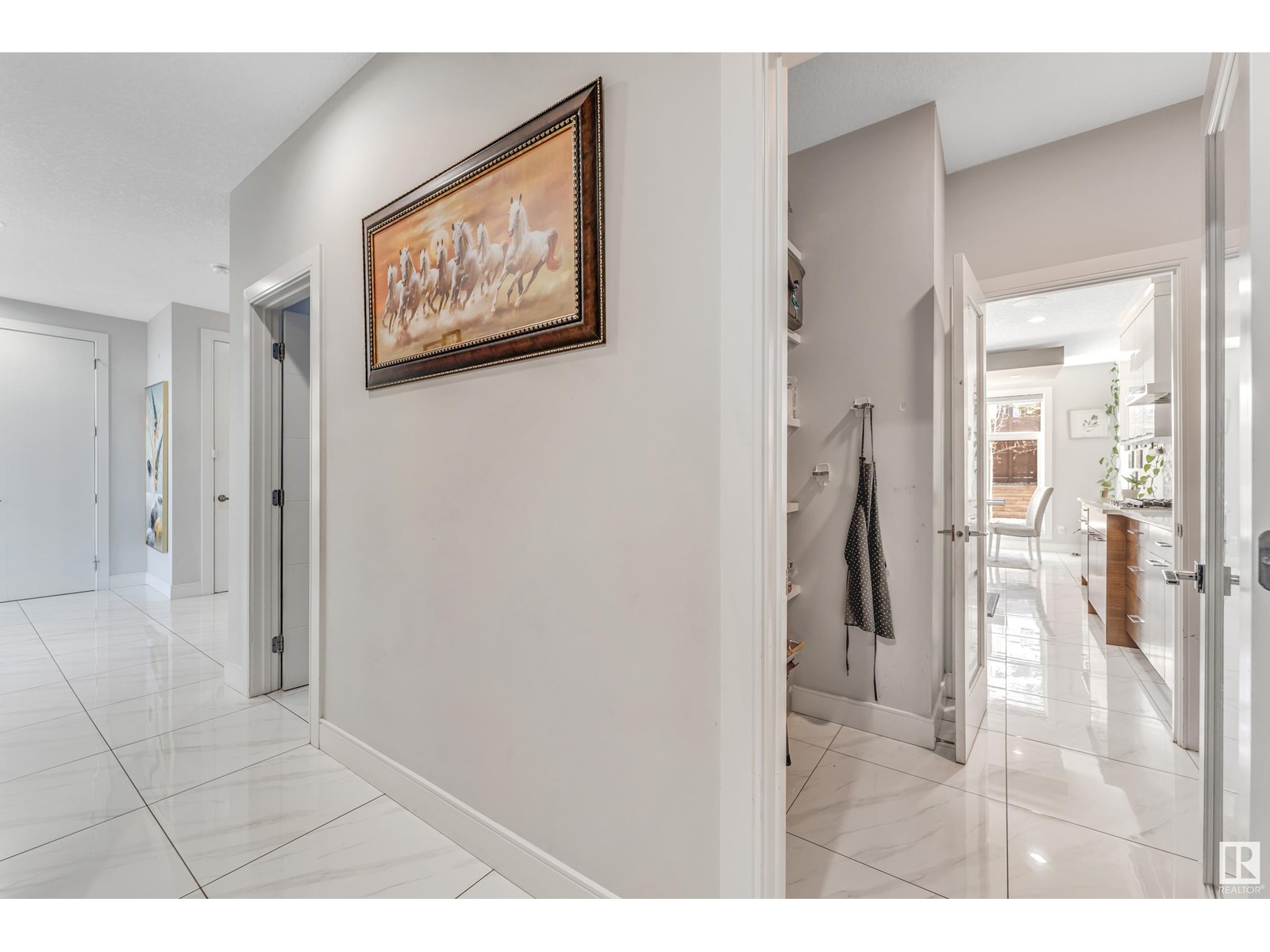 Property at 1028 WALKOWSKI PL NW image 4