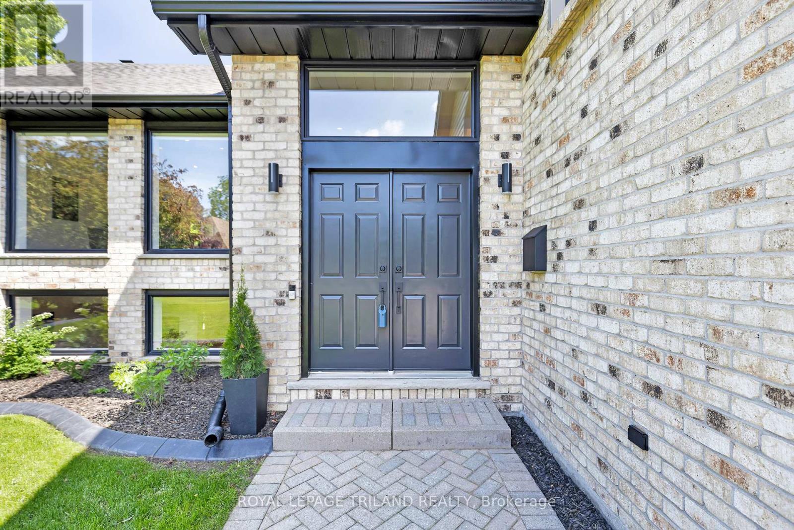 Photo 3 of 36 for 108 Balnagowan Place