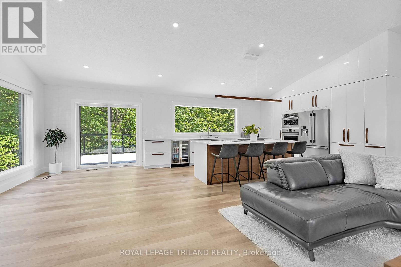 Photo 5 of 36 for 108 Balnagowan Place