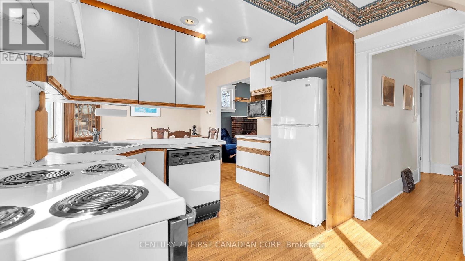 Photo 9 of 26 for 39 Duchess Avenue