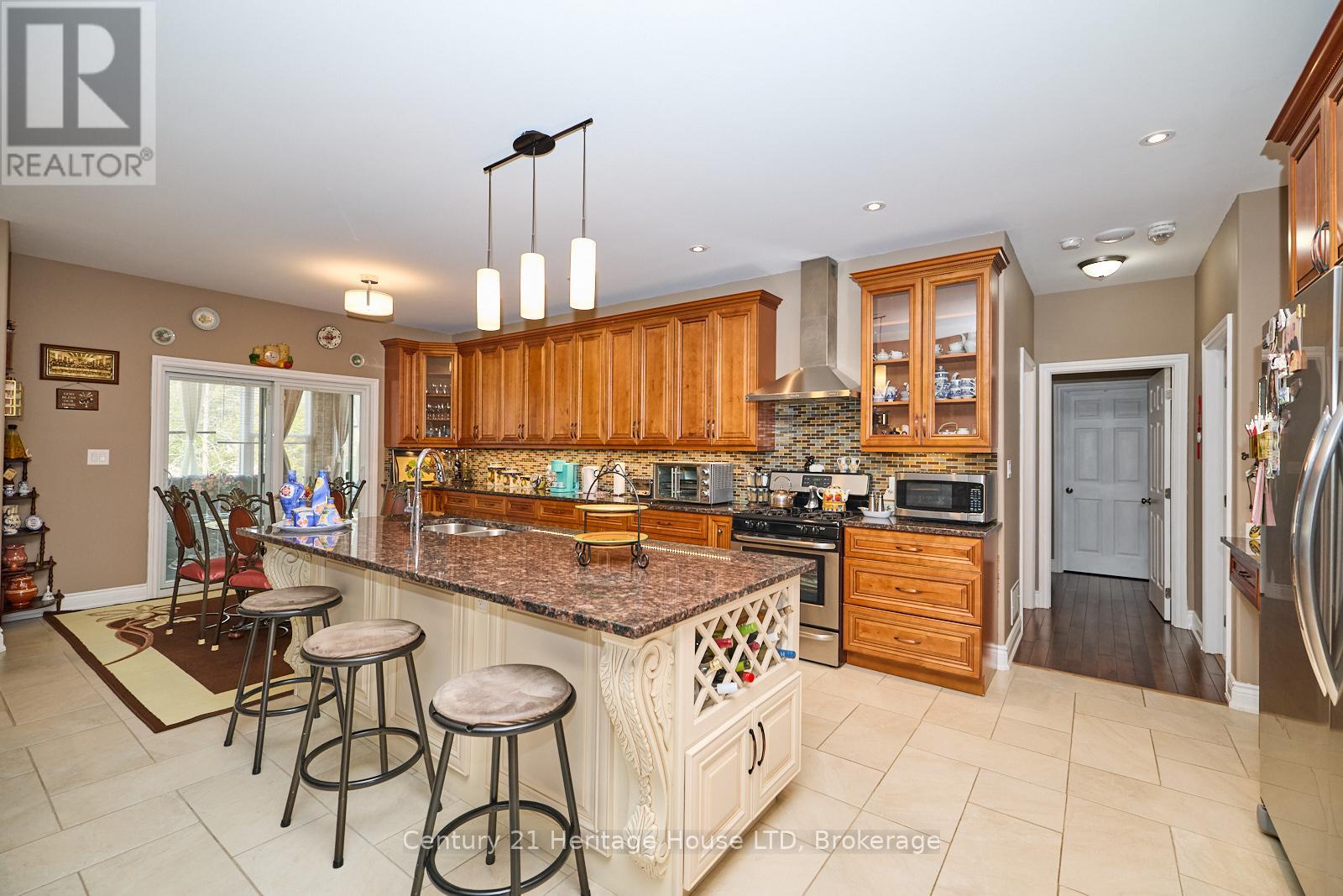 3290 Evadere Avenue, Fort Erie (335 - Ridgeway), Ontario  L0S 1N0 - Photo 9 - X12071297