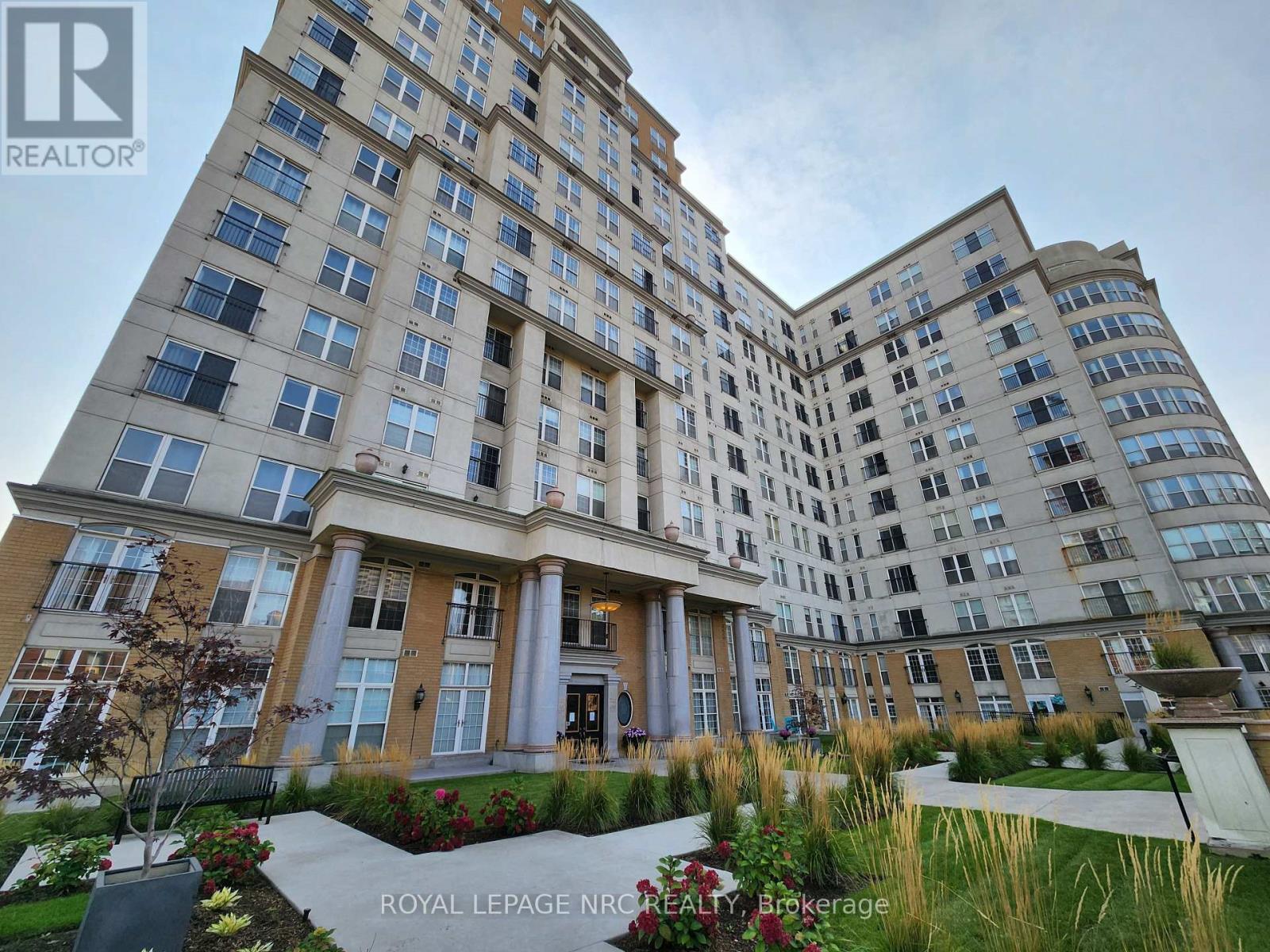 Property at 812 - 135 JAMES STREET S image 1