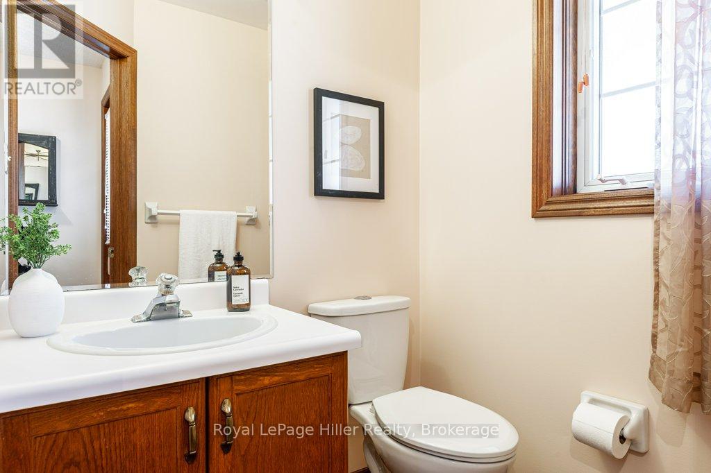 389 Maple Avenue, Stratford, Ontario  N5A 7P6 - Photo 5 - X12071233