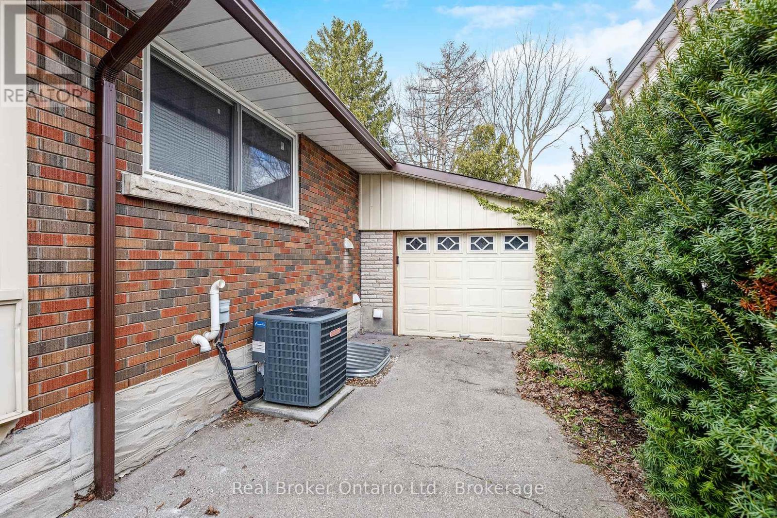 46 Caledonia Street, Guelph, Ontario  N1G 2C9 - Photo 3 - X12071240