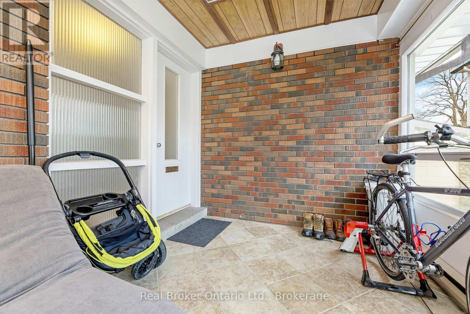 46 Caledonia Street, Guelph, Ontario  N1G 2C9 - Photo 6 - X12071240