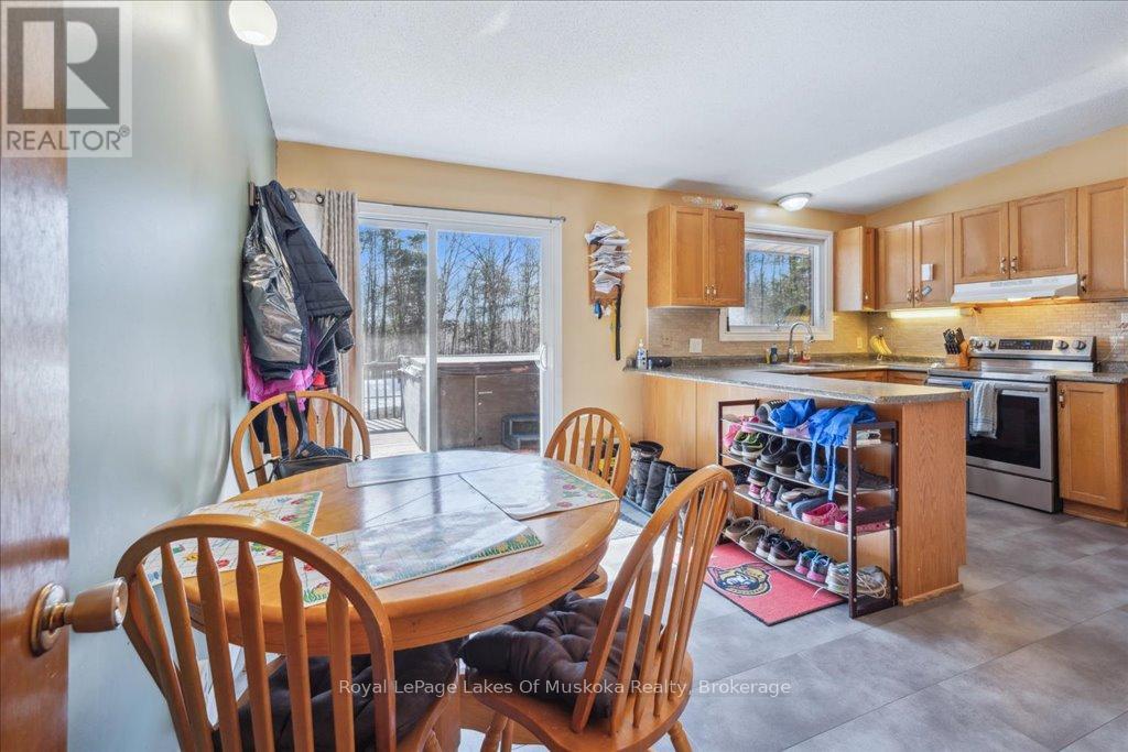 1030 Simpson Road, Gravenhurst, Ontario  P1P 1R1 - Photo 10 - X12071265