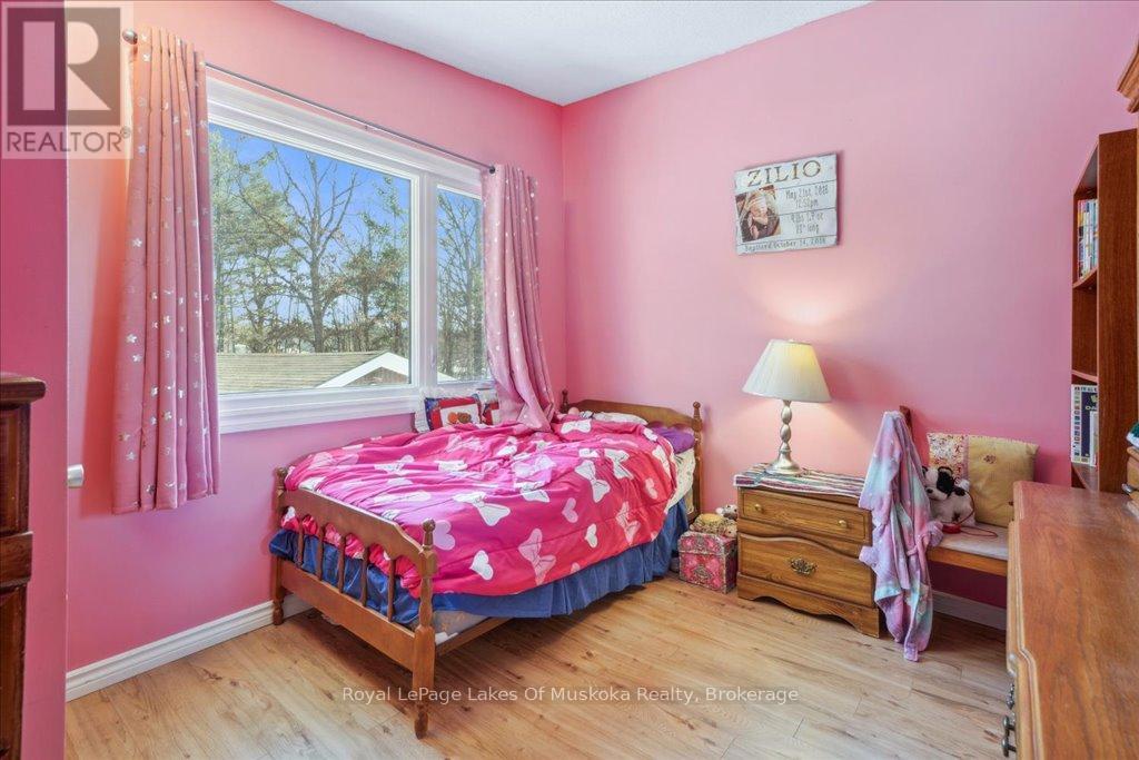 1030 Simpson Road, Gravenhurst, Ontario  P1P 1R1 - Photo 18 - X12071265