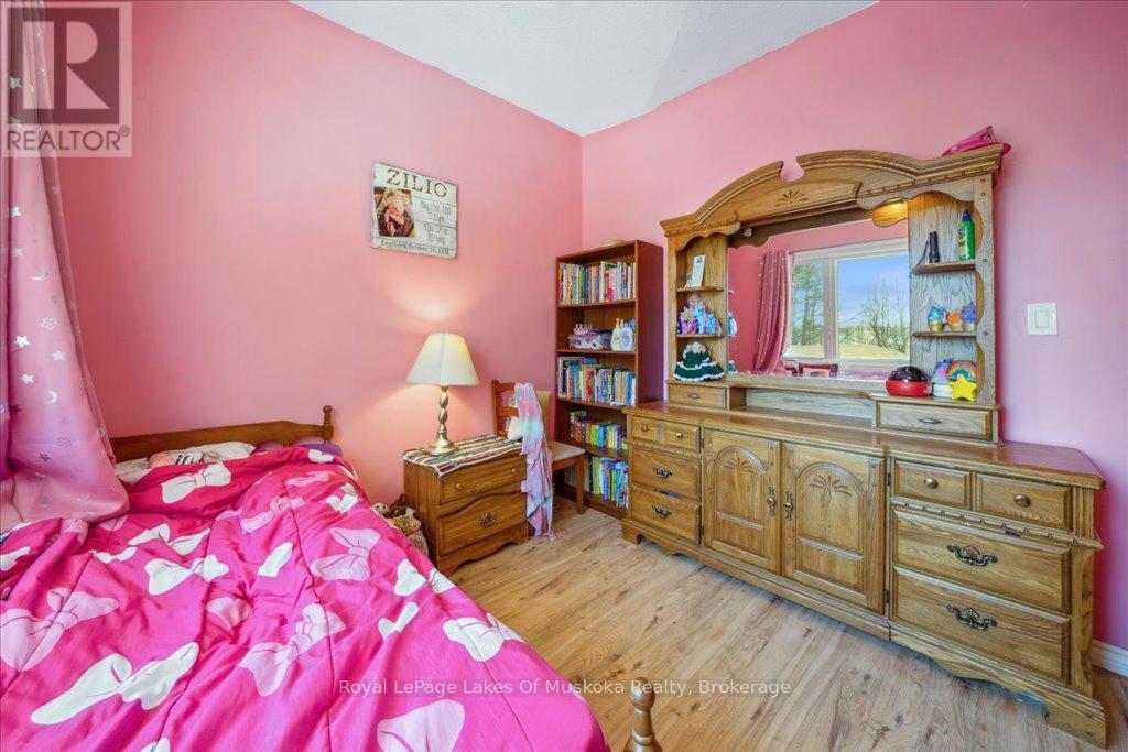 1030 Simpson Road, Gravenhurst, Ontario  P1P 1R1 - Photo 19 - X12071265