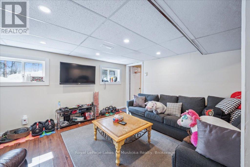 1030 Simpson Road, Gravenhurst, Ontario  P1P 1R1 - Photo 22 - X12071265