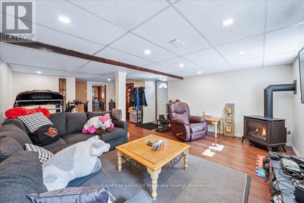 1030 Simpson Road, Gravenhurst, Ontario  P1P 1R1 - Photo 23 - X12071265