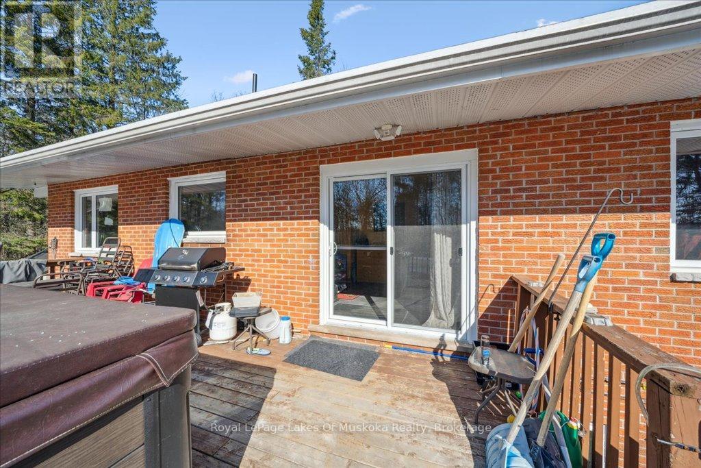 1030 Simpson Road, Gravenhurst, Ontario  P1P 1R1 - Photo 34 - X12071265