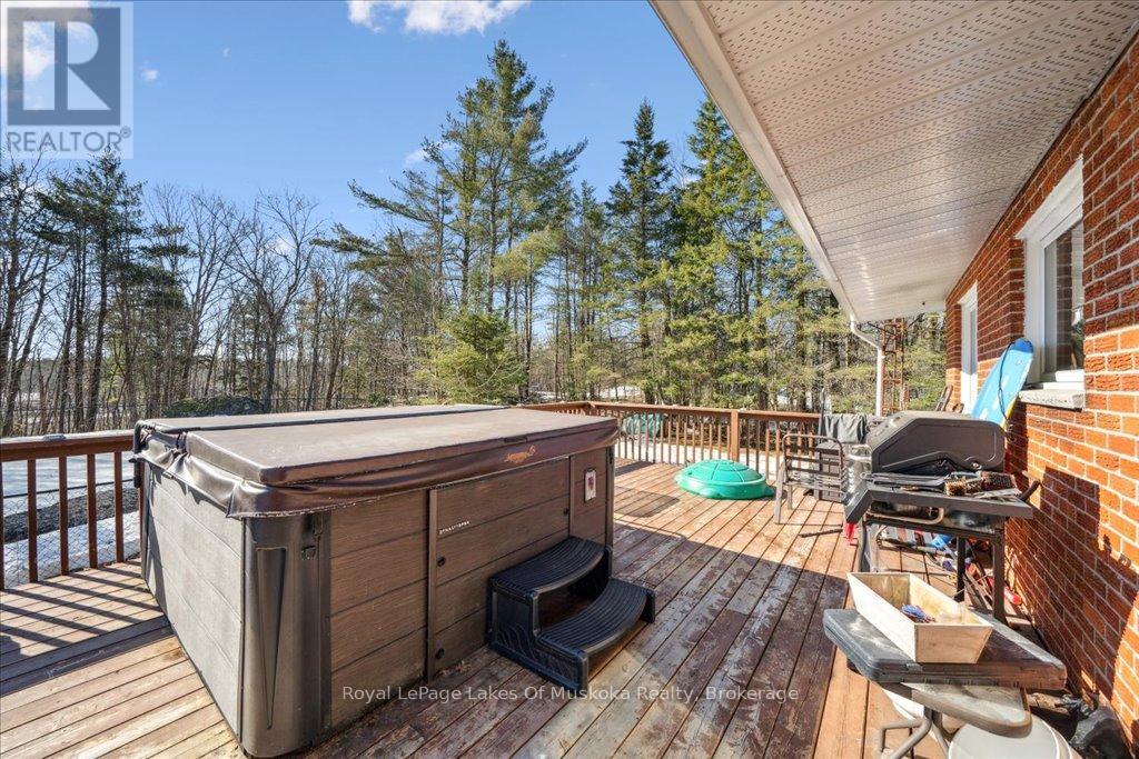 1030 Simpson Road, Gravenhurst, Ontario  P1P 1R1 - Photo 35 - X12071265