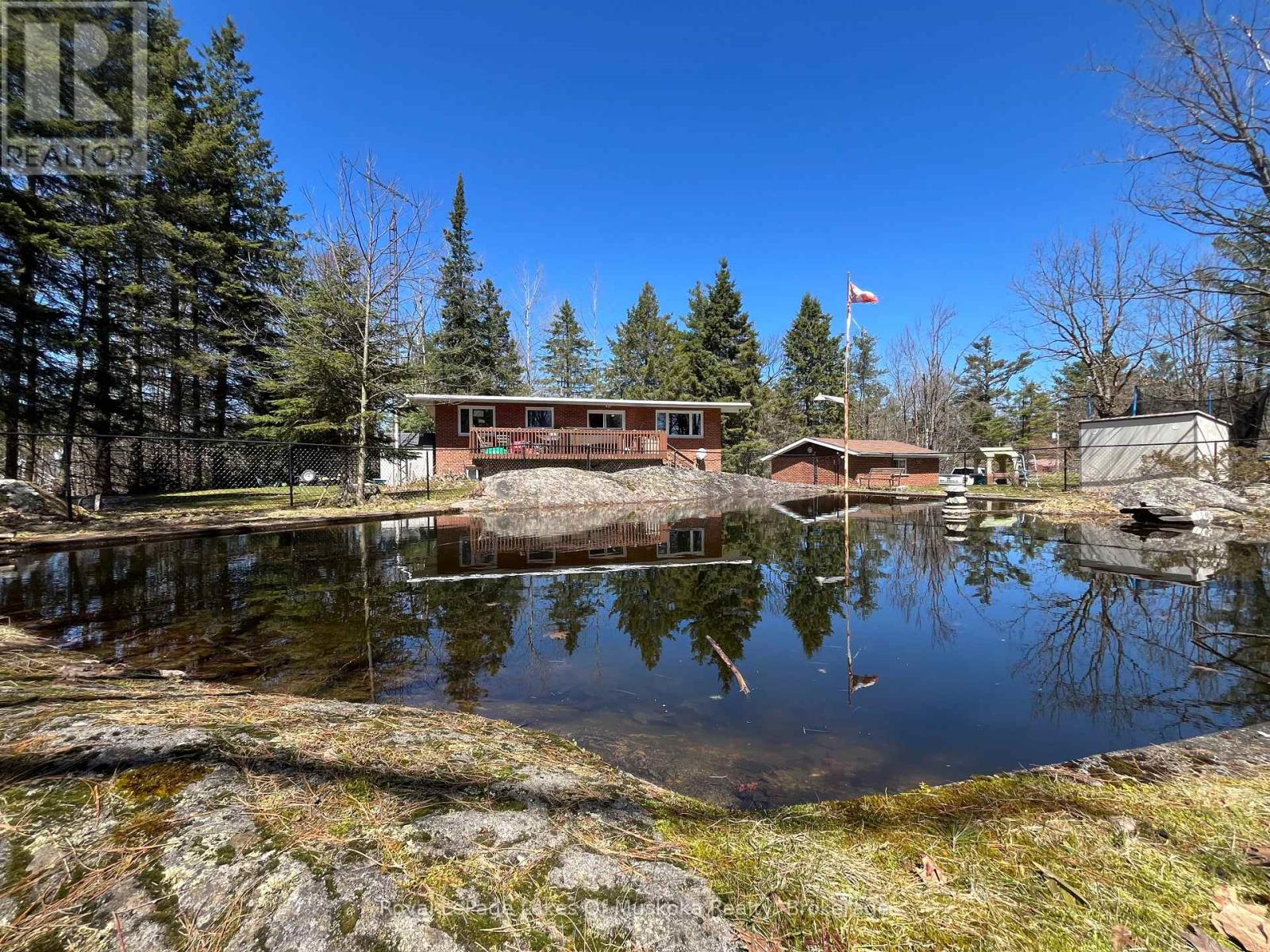 1030 Simpson Road, Gravenhurst, Ontario  P1P 1R1 - Photo 38 - X12071265