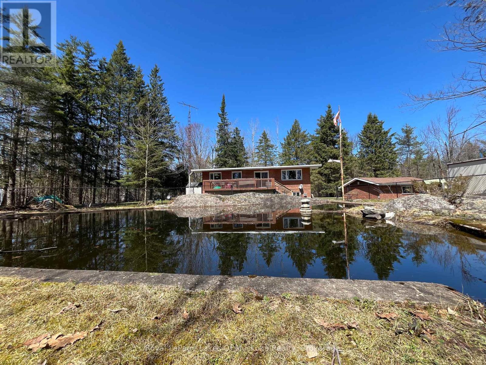1030 Simpson Road, Gravenhurst, Ontario  P1P 1R1 - Photo 40 - X12071265