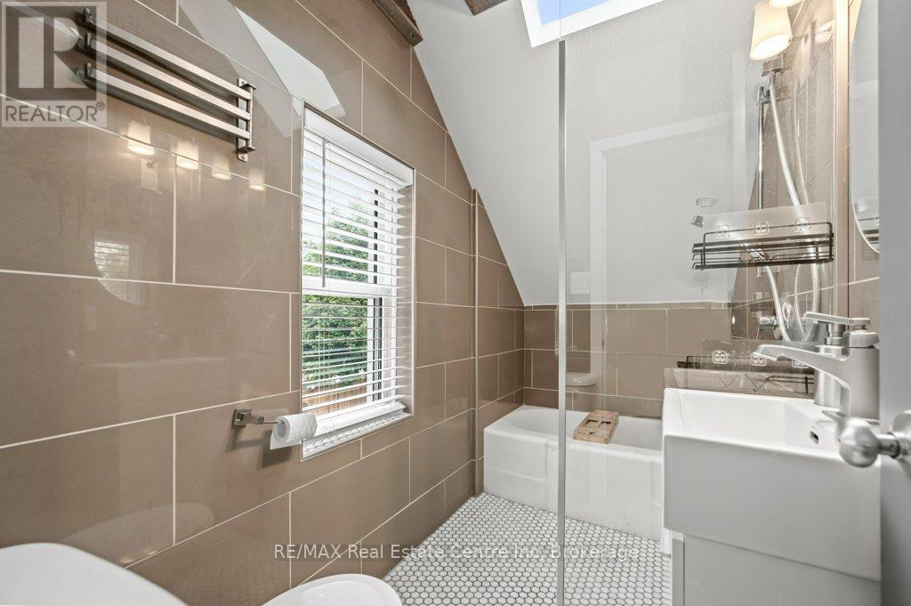 11 Mansion Street, Kitchener, Ontario  N2H 2J5 - Photo 22 - X12071318