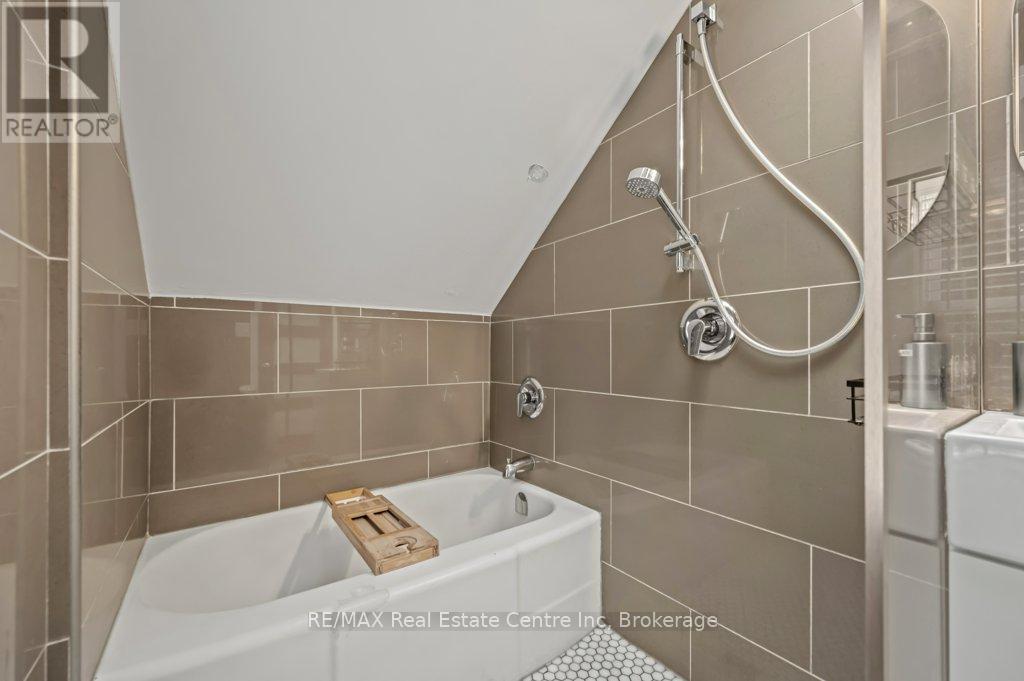 11 Mansion Street, Kitchener, Ontario  N2H 2J5 - Photo 23 - X12071321