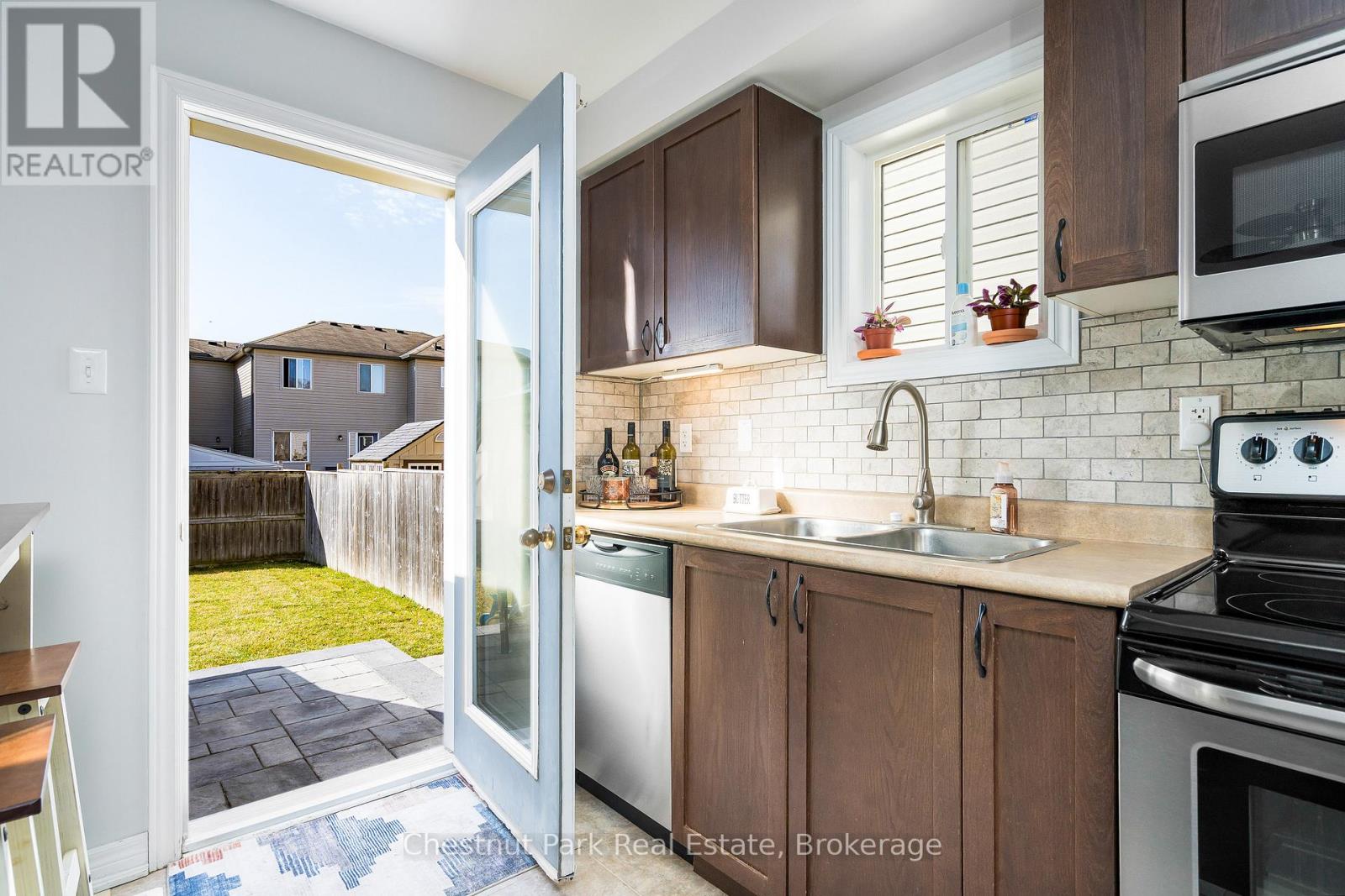 19 Admiral Crescent, Essa, Ontario  L0M 1B4 - Photo 14 - N12071394