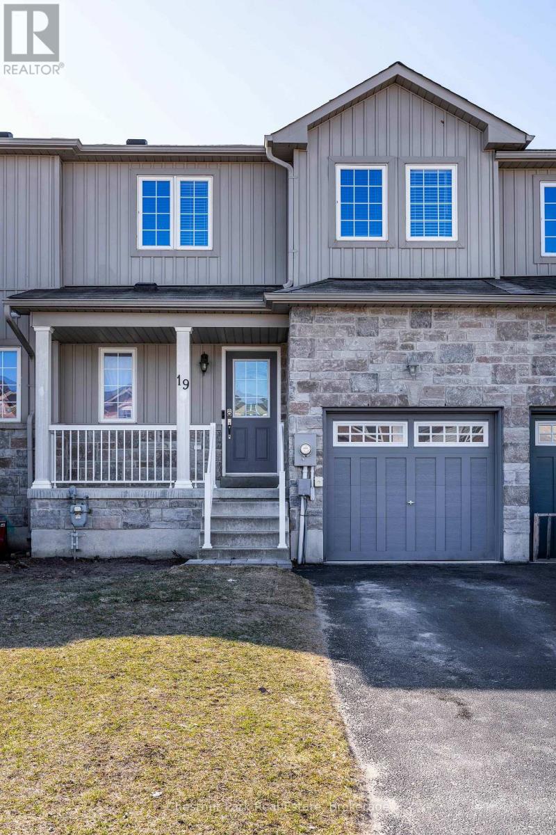 19 Admiral Crescent, Essa, Ontario  L0M 1B4 - Photo 2 - N12071394