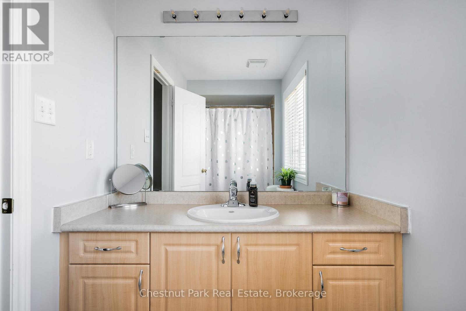 19 Admiral Crescent, Essa, Ontario  L0M 1B4 - Photo 20 - N12071394