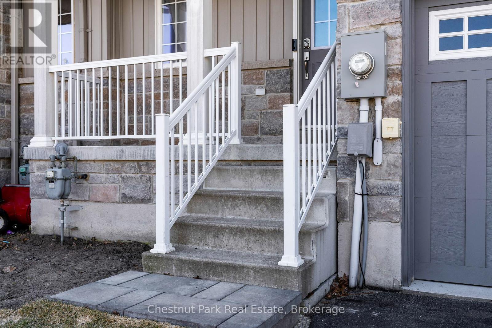 19 Admiral Crescent, Essa, Ontario  L0M 1B4 - Photo 3 - N12071394