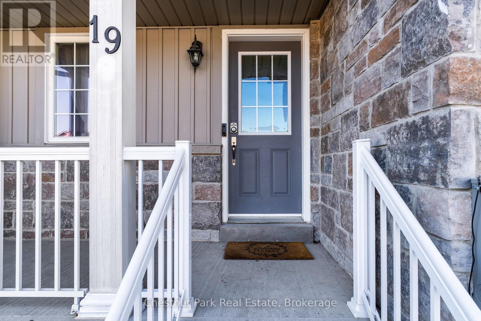 19 Admiral Crescent, Essa, Ontario  L0M 1B4 - Photo 4 - N12071394