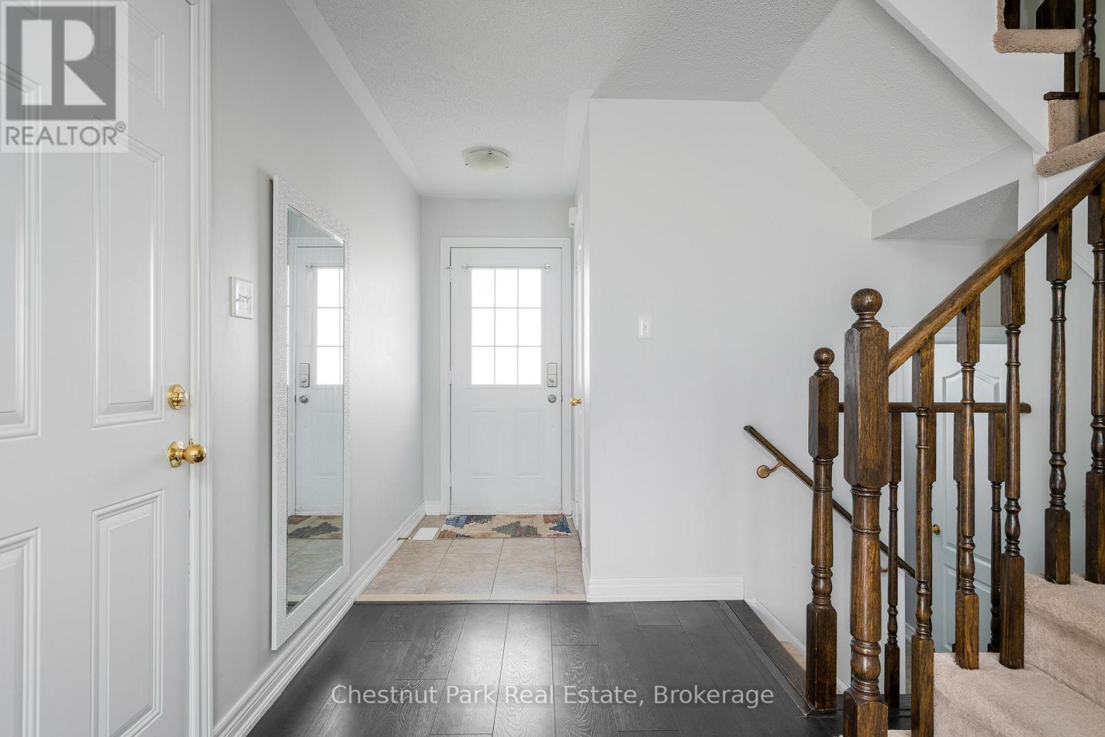 19 Admiral Crescent, Essa, Ontario  L0M 1B4 - Photo 6 - N12071394