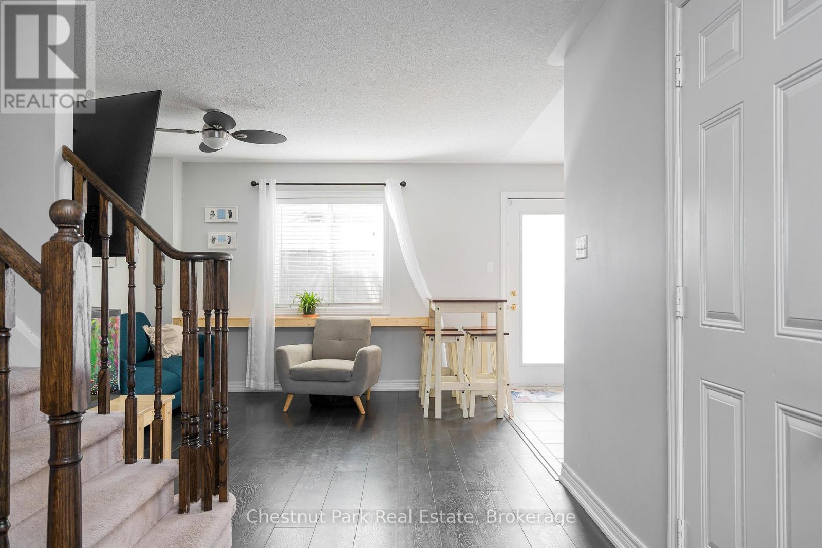 19 Admiral Crescent, Essa, Ontario  L0M 1B4 - Photo 7 - N12071394