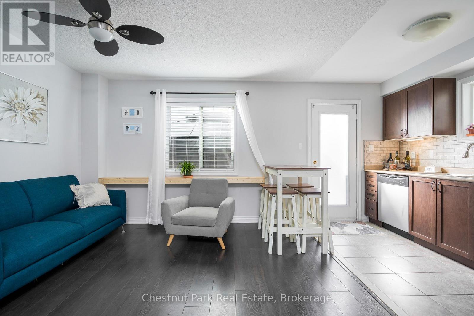 19 Admiral Crescent, Essa, Ontario  L0M 1B4 - Photo 8 - N12071394