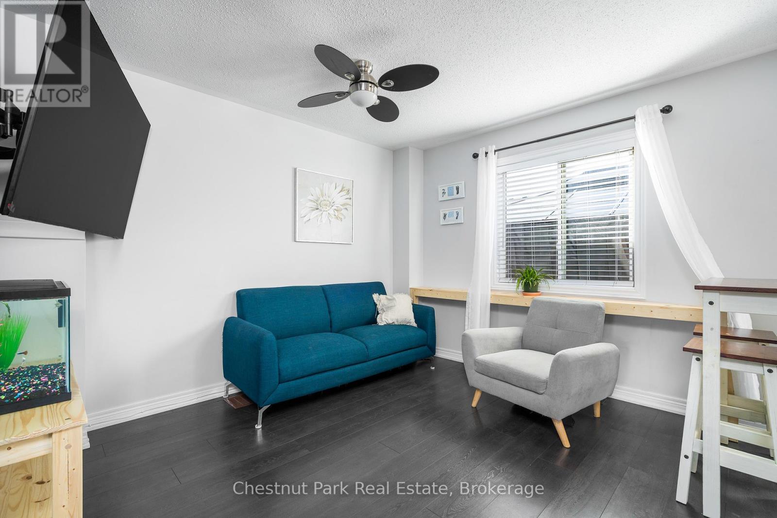 19 Admiral Crescent, Essa, Ontario  L0M 1B4 - Photo 9 - N12071394