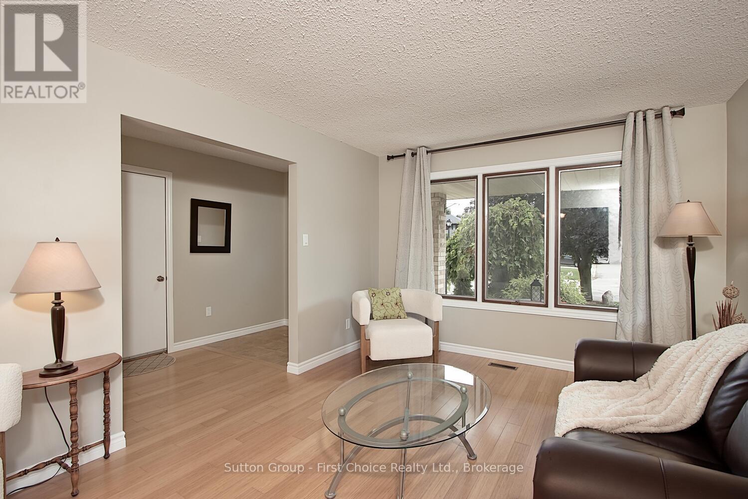 91 Norwood Court, Stratford, Ontario  N5A 7R8 - Photo 7 - X12071370