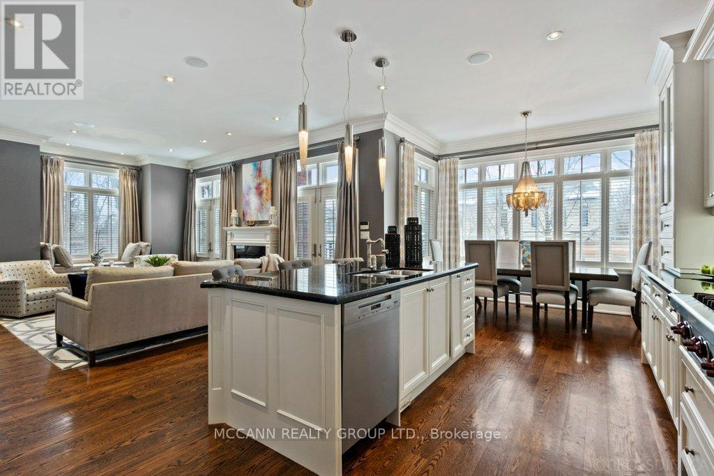 21 De Vere Gardens, Toronto, Ontario  M5M 3E4 - Photo 13 - C12071420