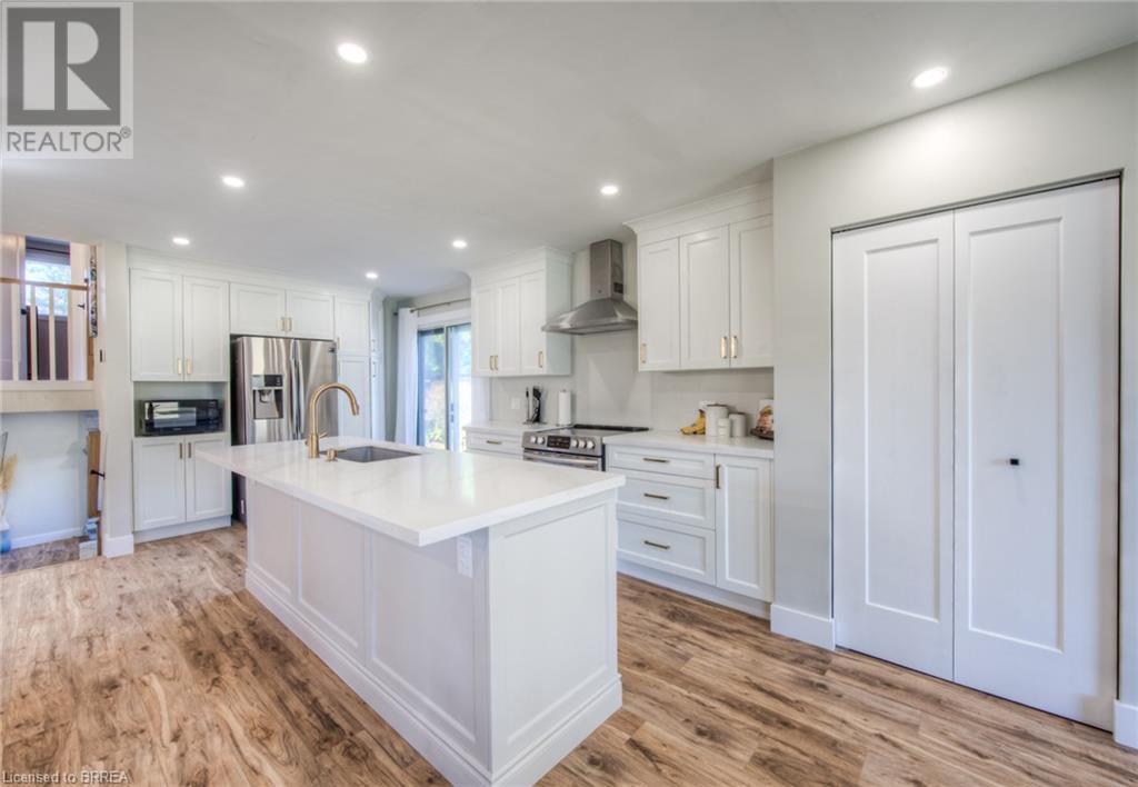 Property at 6 BELL MANOR Court image 3